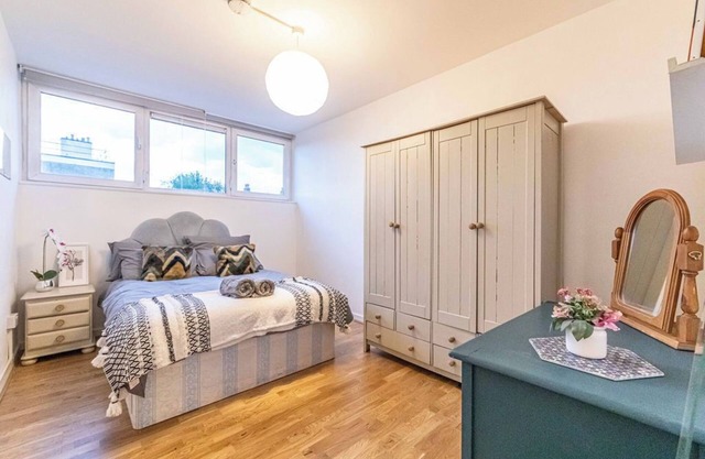 Huge Flat in Shoreditch Park