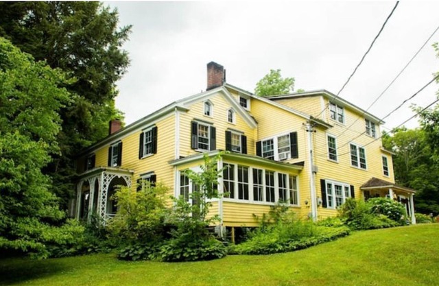 Huge Historic 6 Bedroom House that sleeps 13 with Stream and Waterfall