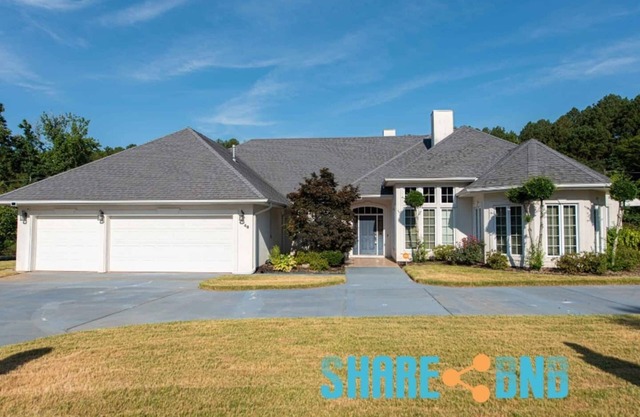 Huge Lake Front Home w/ EV Charger, Tennis, Basketball and more!