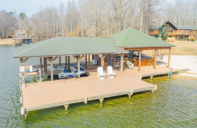 Huge Lakefront Home with private hot tub, dock, and pickle-ball court