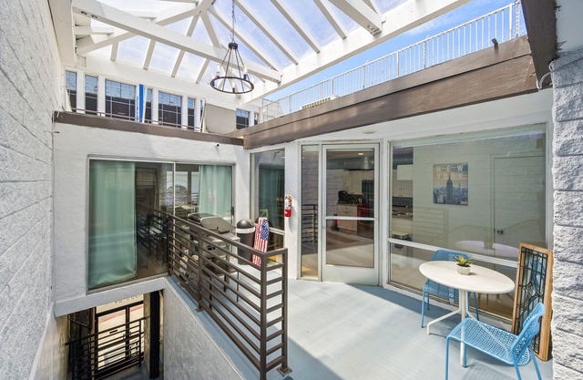 Huge Newly Renovated Suite At Downtown San Diego