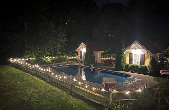 Huge Pool, Elevated Hot Tub, Lounge Cabanas, Massive Backyard & Gym