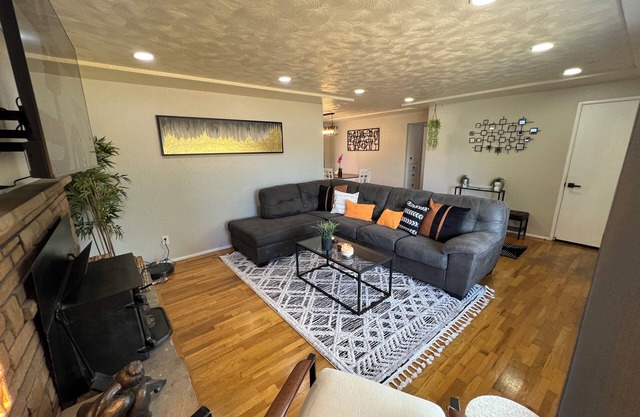 💥HUGE, PRIVATE, 3 BEDROOM/1 BATH NEAR PLU & JBLM💥