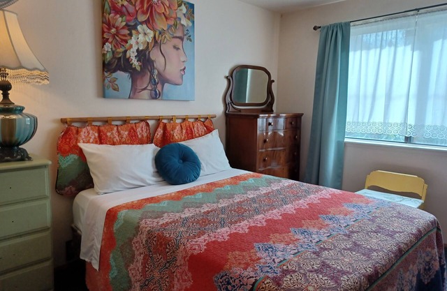 Huge private duplex. Artist's details. Easy! Fun!.