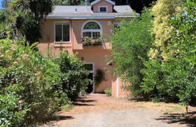 Huge River Frontage, Views, 2BD+/2BA, Spa, 3 acres by Steelhead Beach