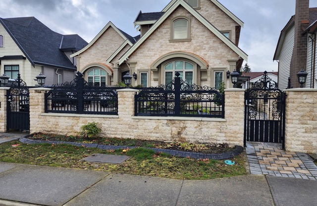 Huge size Private room, King size Bed with attached washroom, walk in closet