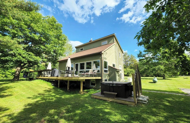 Huge Yard, A/C, Riverfront Gazebo, 2 Fire Pits!