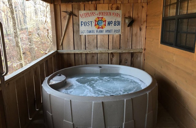 Tolle Aussicht, Whirlpool, Kamin, in der Nähe der Innenstadt, kostenloses WLAN, haustierfreundlich