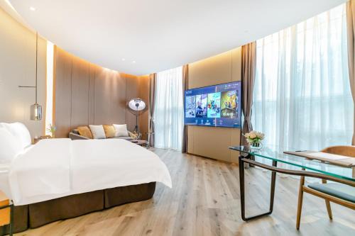 Huiju Hotel -Shamian Xidi Pier Night Cruise on the Pearl River branch-Canton Fair free shuttle bus included Breakfast