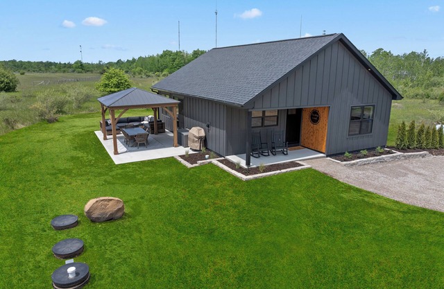 Humbug Abode - located on beautiful 5 acres, minutes drive to Sister Bay
