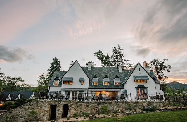 Hummingbird Estate Wine & Suites