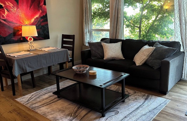 Hummingbird Garden Pet Friendly Suite