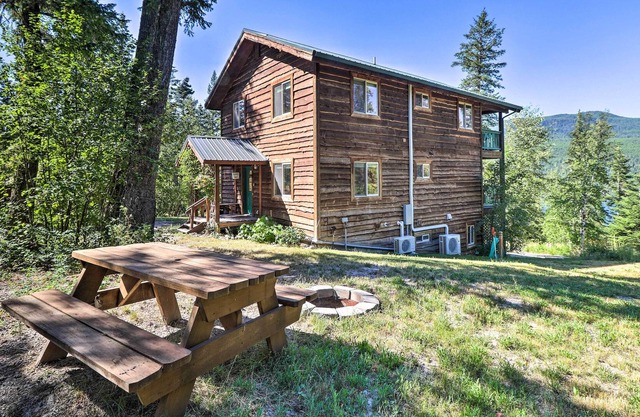 'Hummingbird' Getaway in Swan Lake Cabins!