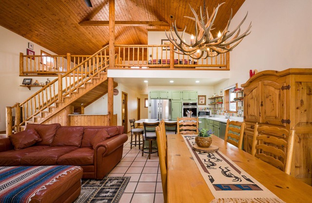 Hummingbird Hacienda - Los Ojos Cabin w/ Brazos Cliff Views