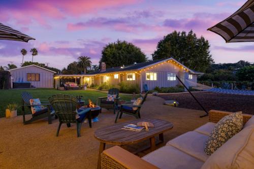 Hummingbird Haven by AvantStay Dog-Friendly Near the Beach Huge YardHot Tub