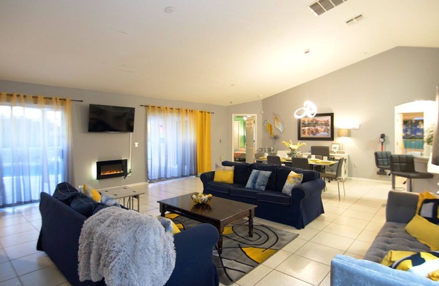 Hummingbird Haven. Come enjoy our slice of Heaven