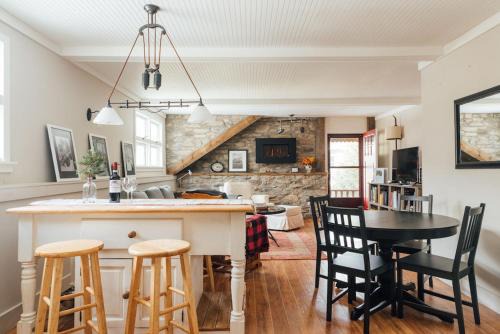 Hummingbird House by Country House Escapes