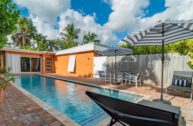 New Hummingbird Private Pool Cottage 2/2 In Flamingo Park Downtown Beach, Shops & Restaurants