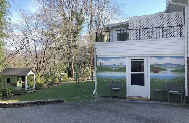 Hummingbird Suite at Lake Junaluska.