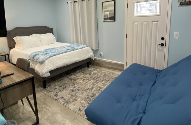 Wrightwood Bed and Breakfast Hummingbird Suite