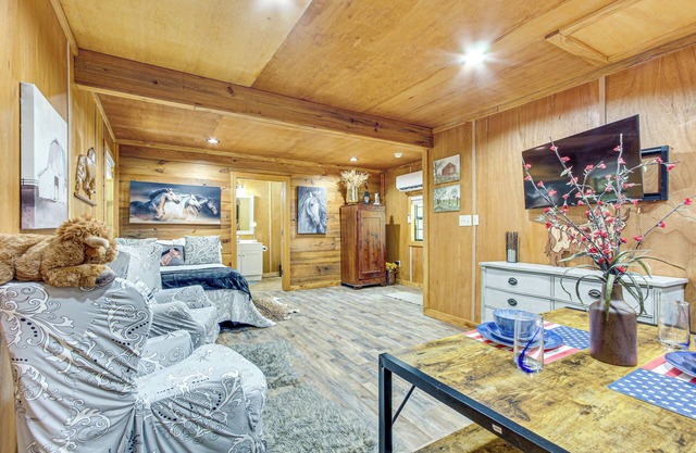 Hunt, Fish & Explore: Tranquil Hideaway in Folsom!