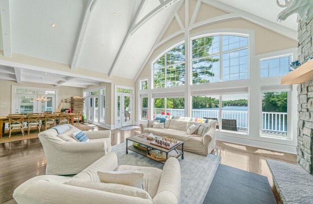Hunter's Bay Lake House, Kahshe Lake