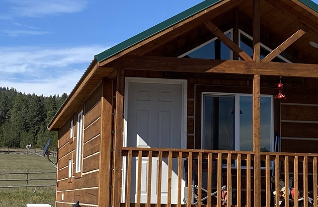 Hunter's Cabin! Glacier National Park! Trails and Skiing! Pet Friendly!