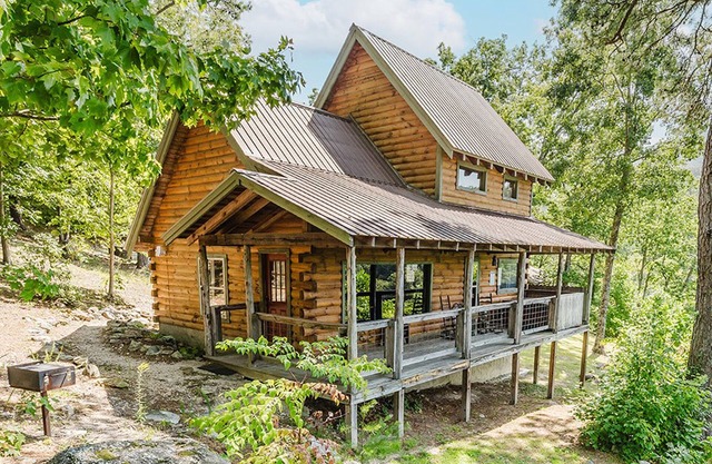 Hunter's Hideaway: Free Attraction Tickets, Pet Friendly, Hot Tub, & Mountain Views