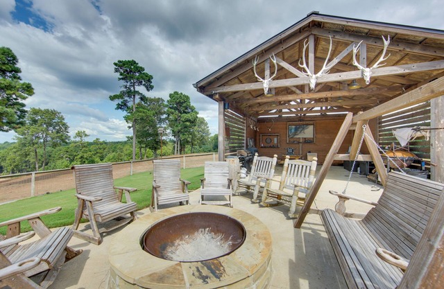 Hunters' Paradise: Texas Ranch Home w/ Pool