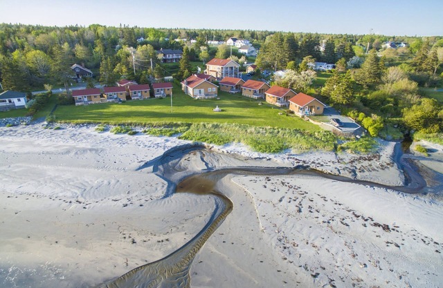 Cottage # 5 Hunts Point Beach Cottages - 1 bedroom