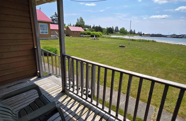Cottage # 9 Hunts Point Beach Cottages - 1 bedroom