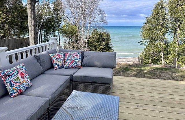 Huron Shores Hideaway: Your Summer Sanctuary on Lake Huron - Hot Tub Just added!