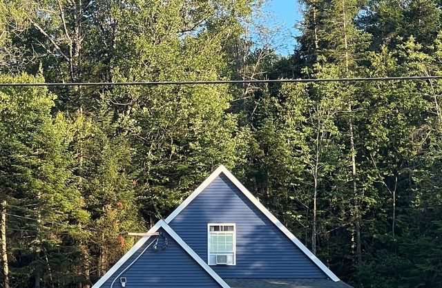 Gemütliches, friedliches Cottage direkt am See mit atemberaubenden Sonnenuntergängen und großartigem Angeln
