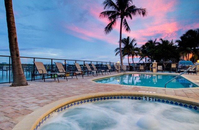 Hutchinson Island Hotel