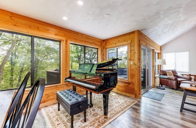 HV Woodside, Baby Grand Piano