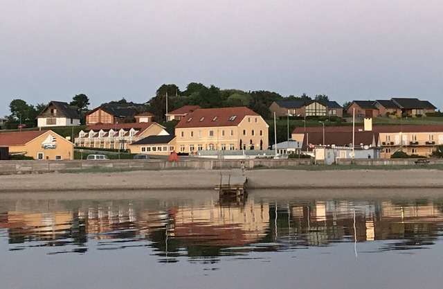 Hvalpsund Færgekro