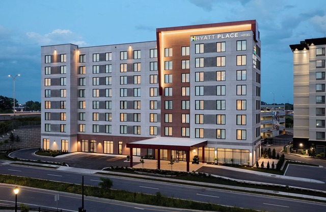 Hyatt Place Montreal Airport