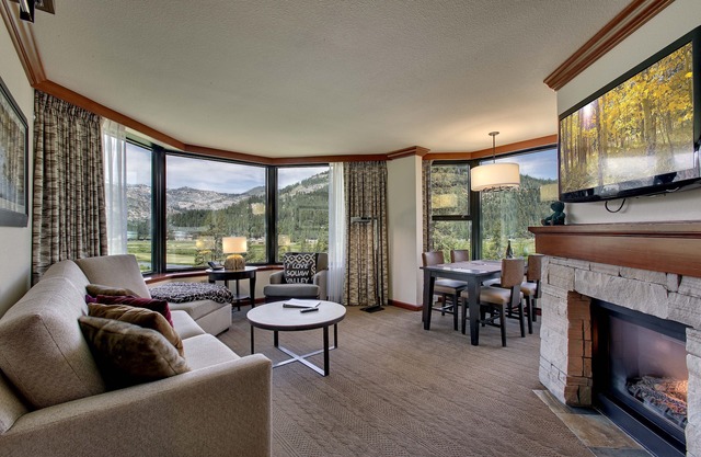 Resort @ Squaw Creek, Panoramablick!4-Sterne-Annehmlichkeiten, SKI IN / OUT POOL-Whirlpools, SPA!
