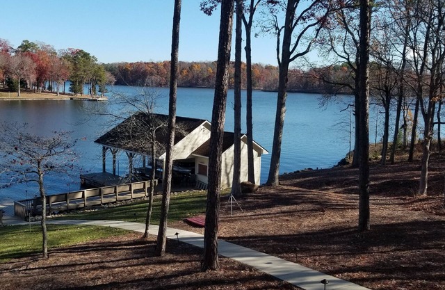 Hyco Lake Familienurlaub !! Fantastische Aussicht auf den See.
