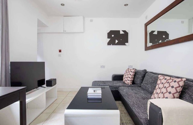 Hyde Park & Paddington 1 Bed Apartment