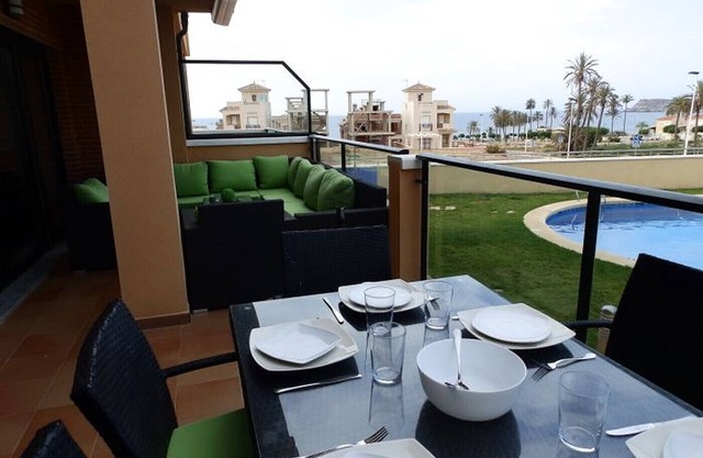 Hydra02 - Modern apartment next to the beach