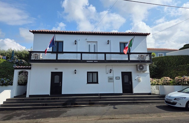 Hydrangea Hill Quatro Ribeiras 3 bedroom house