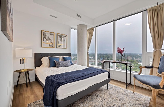 Hydropool Spa HotTub/Bowling Alley/Patio/BBQ/Games - Gorgeous Corner Condo