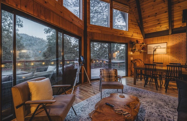 Hygge Haus Sequoia - Spacious & Secluded A-Frame Cabin with Mountain VIEWS!