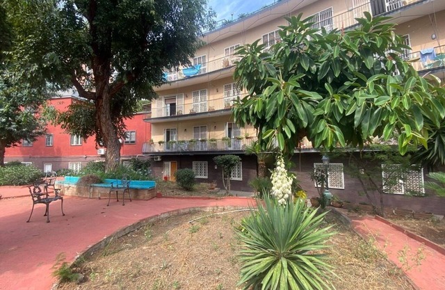 Gemütliche Wohnung in privatem Park im Zentrum von Neapel - Stadtteil Chiaia