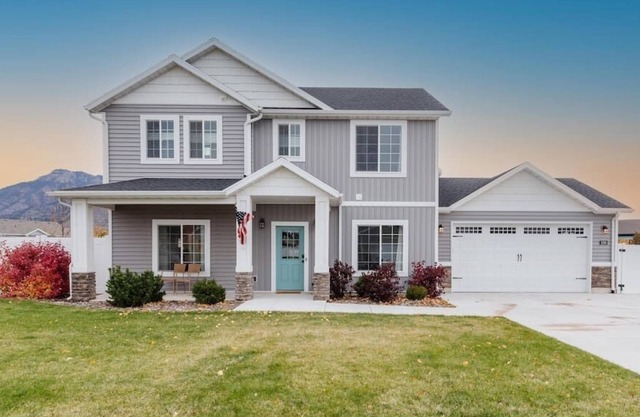 Hyrum Hideaway | 4BD 2.5BA | Amazing Views