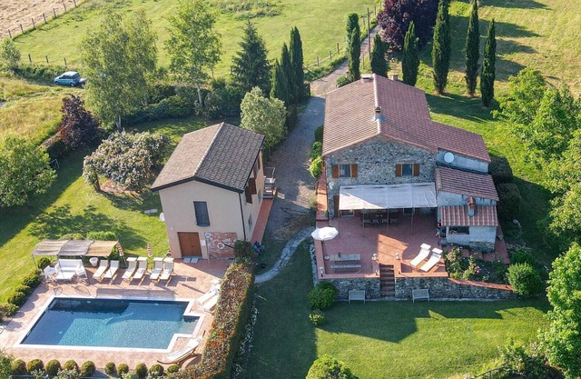Schöne Villa mit privatem Pool und spektakulärer Aussicht auf die Apuanischen Alpen