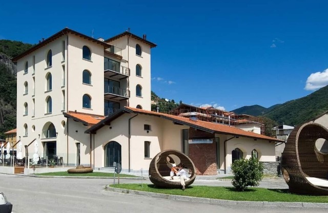 Wohnung am Lago Maggiore. Spaziergang zum Strand. Schwimmbad. Jacuzzi W-LAN