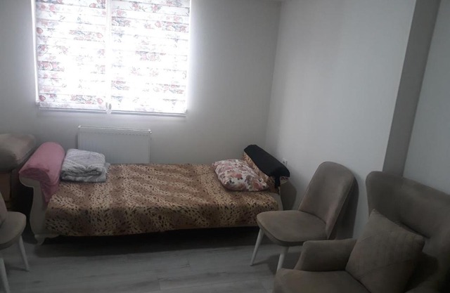 I live alone, would you like to be my guest