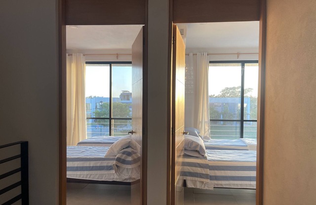 I rent 2 rooms and 2 sofás of my house
